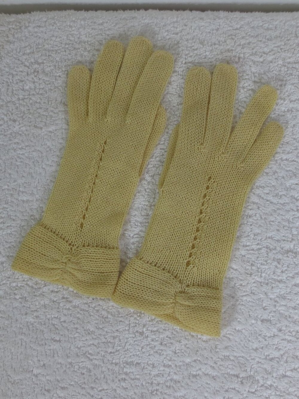 Vintage Gloves Yellow Pointelle Knit French Cuff Wristlet 9 in. Women's size 7
